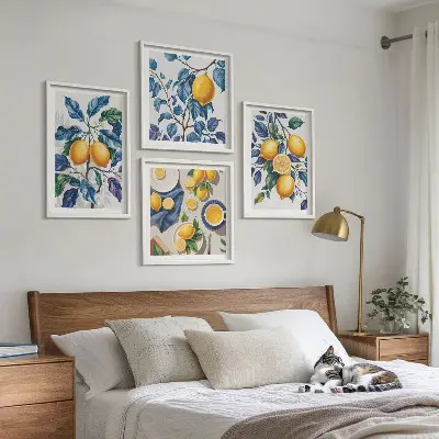 Billedvæg over sofa citrongrene med blå blade