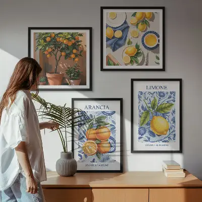 Illustrationer af citrusfrugter billedvæg over sofa