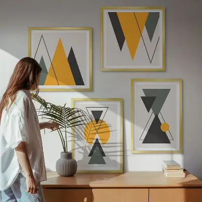 Billedvæg med abstrakte geometriske former til over sofaen