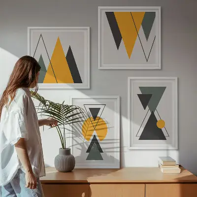 Billedvæg med abstrakte geometriske former til over sofaen