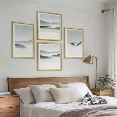 Billedvæg til over sofaen minimalistiske pastelfarvede bjerge