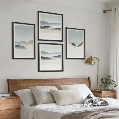 Billedvæg til over sofaen minimalistiske pastelfarvede bjerge
