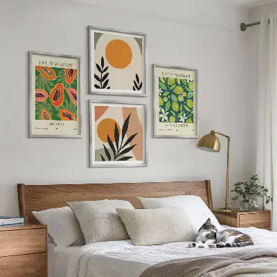 Billedvæg over sofa med boho papaya frugtmønster