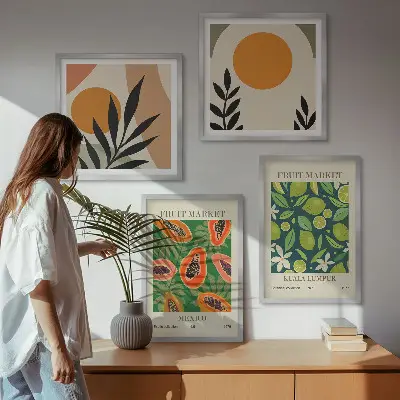 Billedvæg over sofa med boho papaya frugtmønster