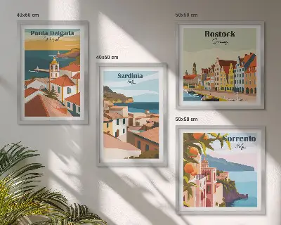 Billedvæg over sofa med motiv af udsigt over europæiske havne
