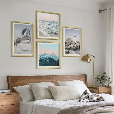 Billedsæt med ramme med motiver af heste, bevægelse, strand, fyrtårn og bjerge