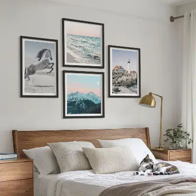 Billedsæt med ramme med motiver af heste, bevægelse, strand, fyrtårn og bjerge