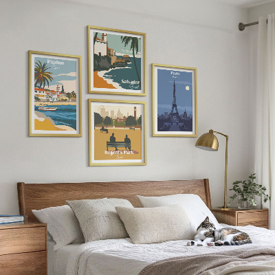 Billedvæg over sofa Kystbyernes arkitektur