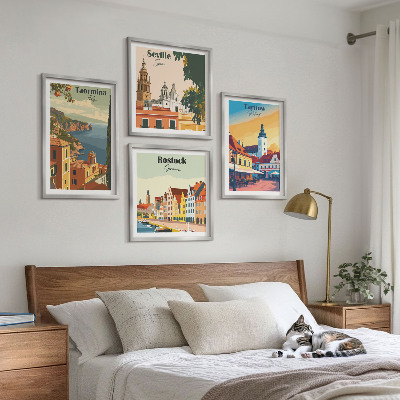 Billedvæg over sofa Kystbyernes arkitektur