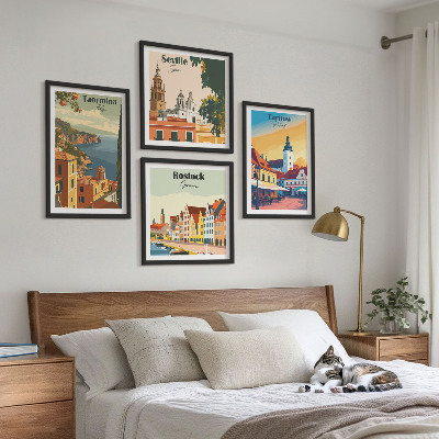 Billedvæg over sofa Kystbyernes arkitektur