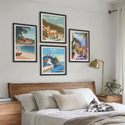 Illustrationer af kystbyer billedvæg til ophængning over sofaen
