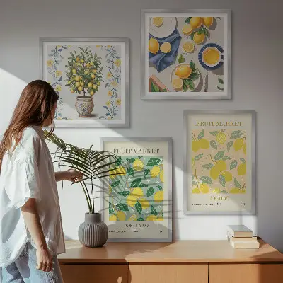 Billedvæg over sofa med motiv af italienske citrusfrugter