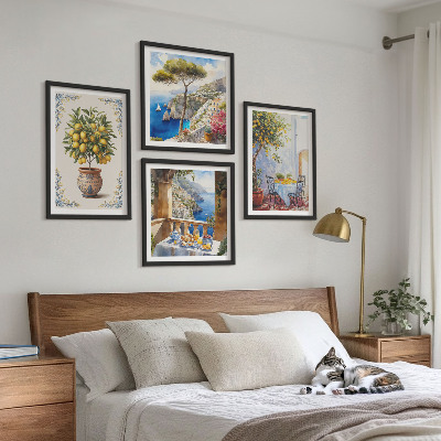 Billedvæg over sofa Bord med havcitrontræ