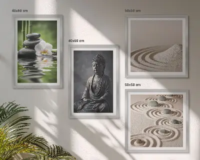 Billedvæg over sofa med afslappende Buddha på stranden