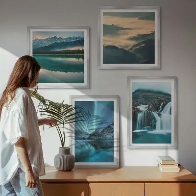 Billedvæg over sofa med vinterlandskaber af vandfald og nordlys