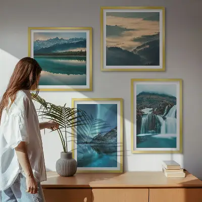 Billedvæg over sofa med vinterlandskaber af vandfald og nordlys