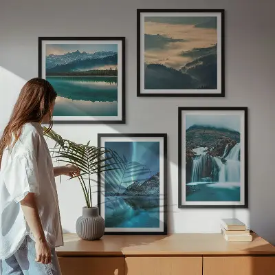 Billedvæg over sofa med vinterlandskaber af vandfald og nordlys