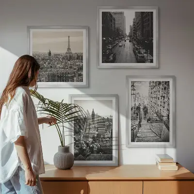 Billedvæg over sofa med motiv af udsigt over Paris og New York-trappen