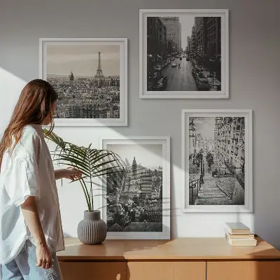 Billedvæg over sofa med motiv af udsigt over Paris og New York-trappen