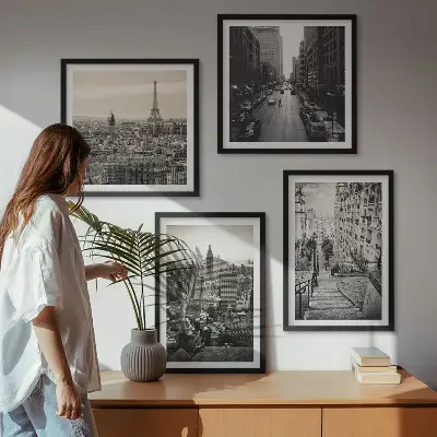 Billedvæg over sofa med motiv af udsigt over Paris og New York-trappen