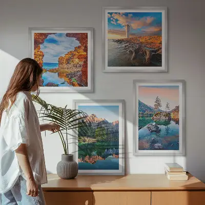 Billedvæg over sofa bjergsøer med reflekterende klipper