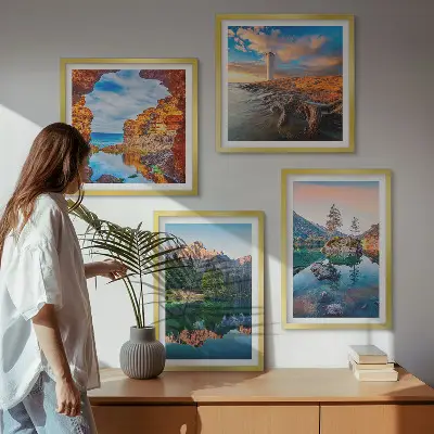 Billedvæg over sofa bjergsøer med reflekterende klipper