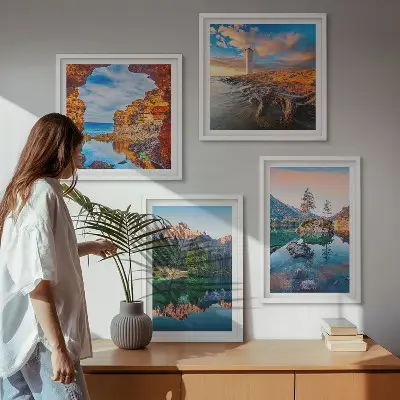 Billedvæg over sofa bjergsøer med reflekterende klipper