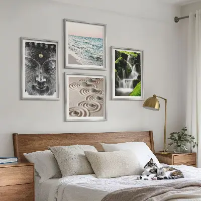Billedvæg over sofa med motivet Naturens fred med Buddha