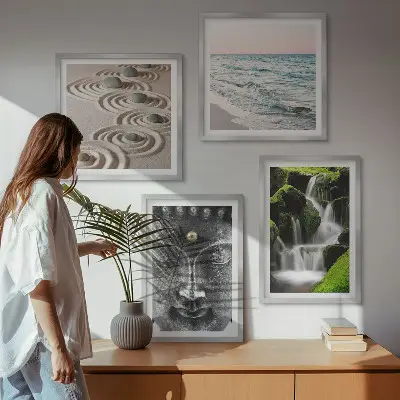 Billedvæg over sofa med motivet Naturens fred med Buddha