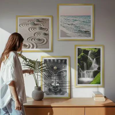 Billedvæg over sofa med motivet Naturens fred med Buddha