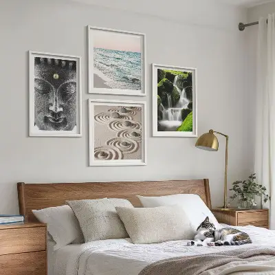 Billedvæg over sofa med motivet Naturens fred med Buddha