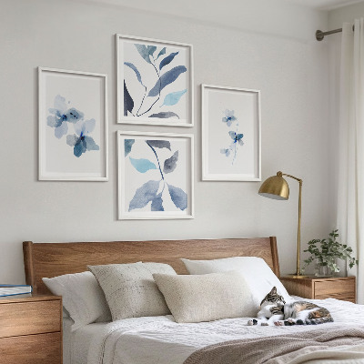 Billedvæg over sofa Minimalistiske blå blomster