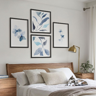 Billedvæg over sofa Minimalistiske blå blomster