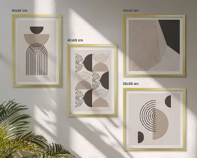 Billedvæg over sofa med abstrakte geometriske mønstre
