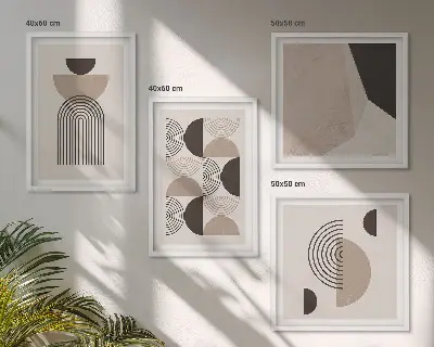 Billedvæg over sofa med abstrakte geometriske mønstre