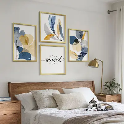 Billedvæg med akvarel plantemotiver til ophæng over sofa