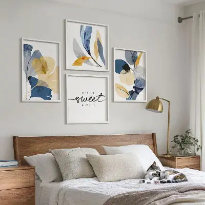 Billedvæg med akvarel plantemotiver til ophæng over sofa