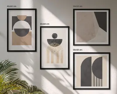 Billedvæg over sofa abstrakte former i beige og brun