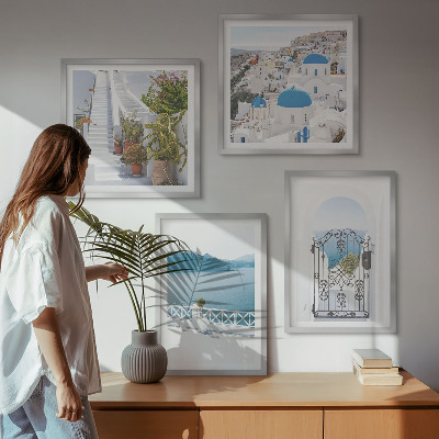 Billedvæg over sofa Hvide trapper planter hav