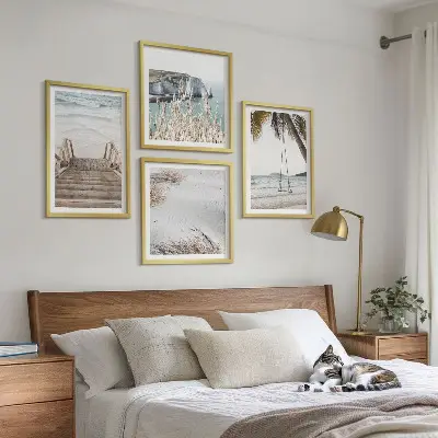 Billedvæg til sofa med motiv af strandtrappe og gyngehavn