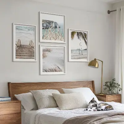 Billedvæg til sofa med motiv af strandtrappe og gyngehavn