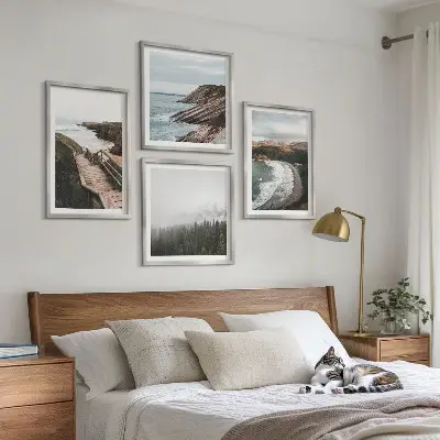 Billedvæg til sofa med motiv af klipper og strandlandskab
