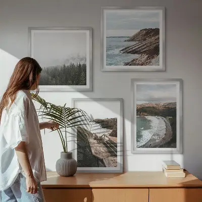 Billedvæg til sofa med motiv af klipper og strandlandskab