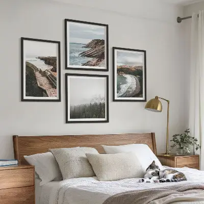 Billedvæg til sofa med motiv af klipper og strandlandskab