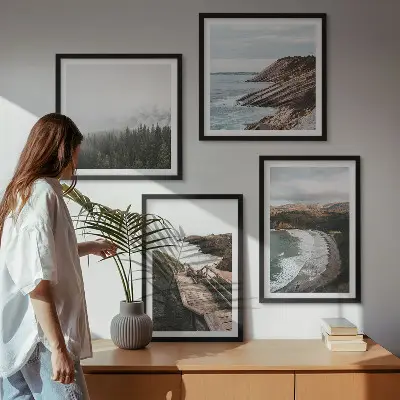 Billedvæg til sofa med motiv af klipper og strandlandskab