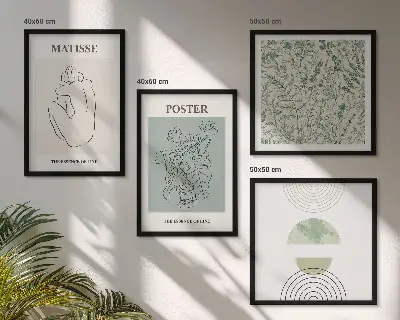 Billedvæg over sofa med minimalistiske linjer og plantemønstre