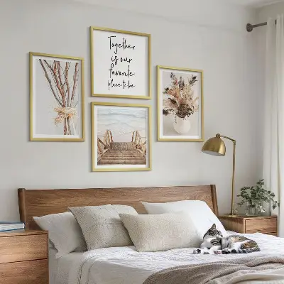 Billedsæt med ramme minimalistiske blomstergrene i naturstil