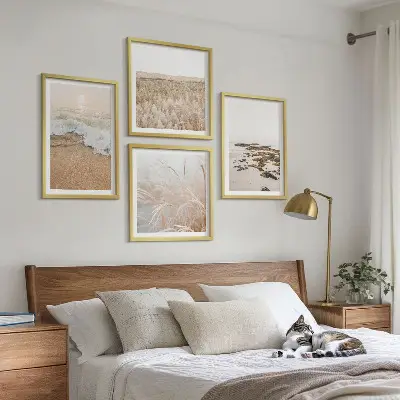 Billedsæt med ramme strandbølger og sten om sommeren