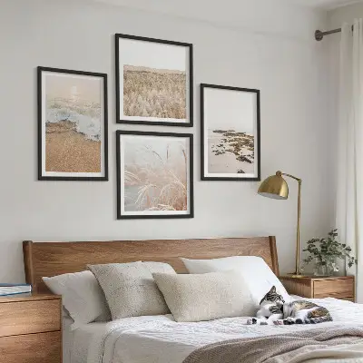 Billedsæt med ramme strandbølger og sten om sommeren
