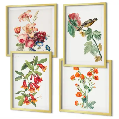 Billedvæg over sofa med retro motiv af malede blomster og fugle